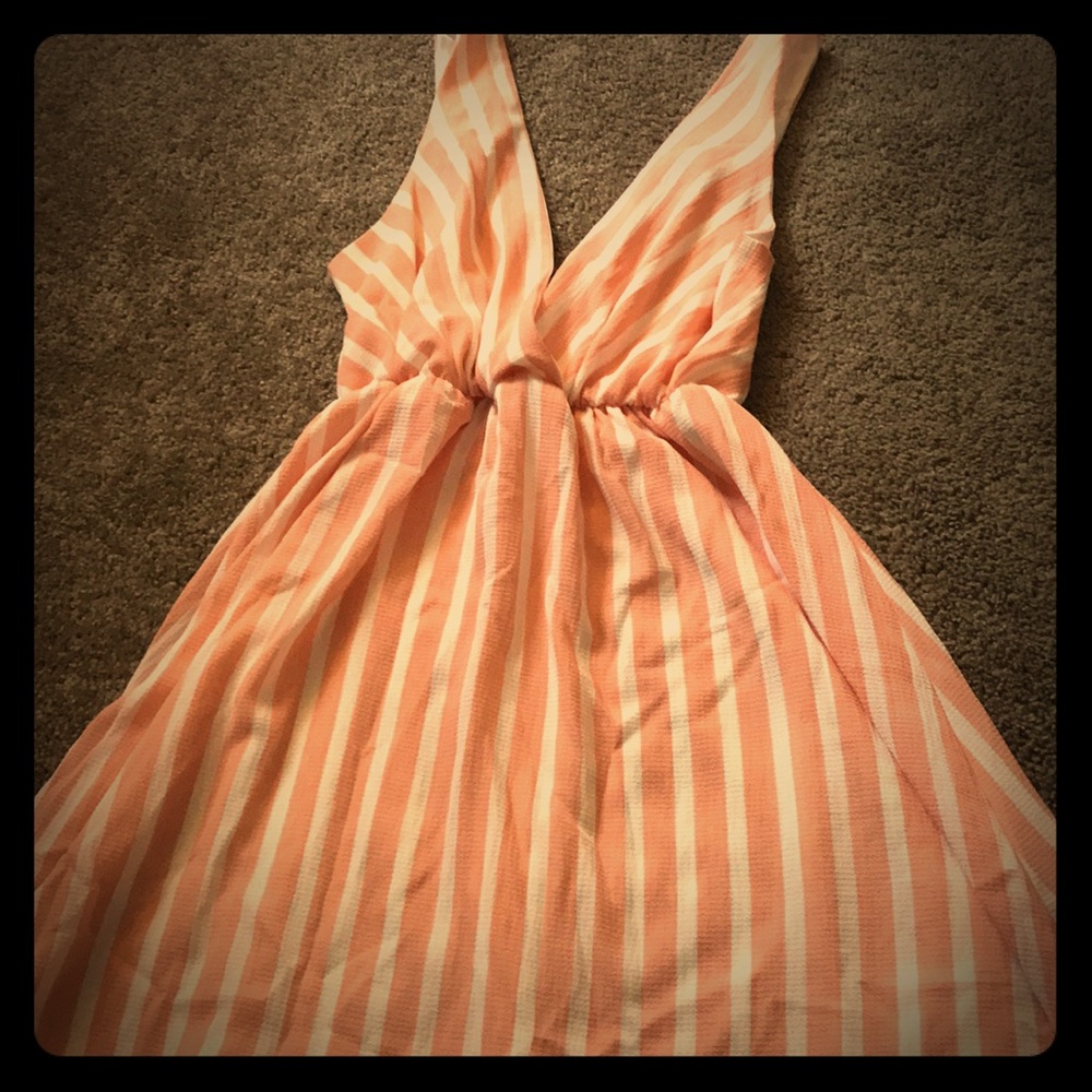 V-neck stripped summer like dress